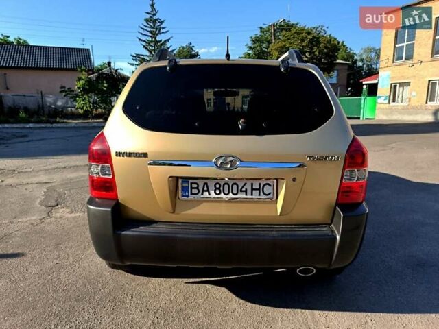 Коричневый Хендай Туксон, объемом двигателя 2 л и пробегом 137 тыс. км за 7500 $, фото 4 на Automoto.ua