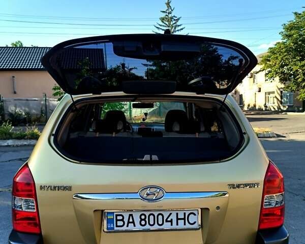 Коричневый Хендай Туксон, объемом двигателя 2 л и пробегом 137 тыс. км за 7500 $, фото 16 на Automoto.ua