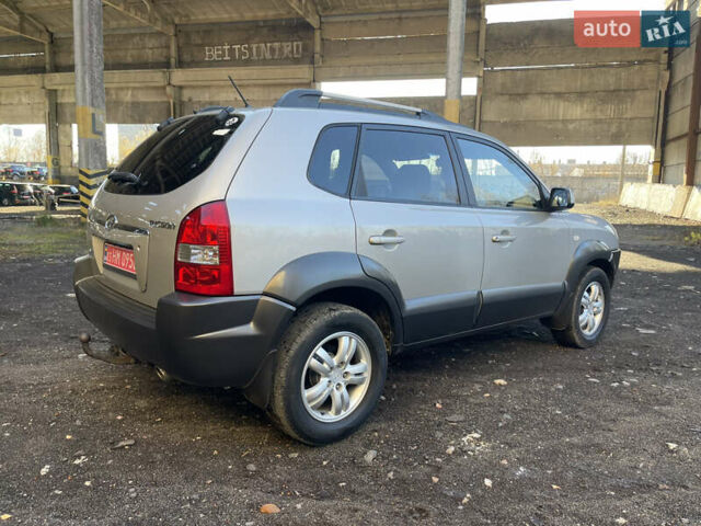 Коричневый Хендай Туксон, объемом двигателя 0 л и пробегом 200 тыс. км за 7150 $, фото 3 на Automoto.ua