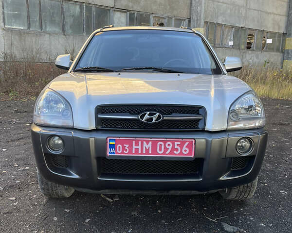 Коричневый Хендай Туксон, объемом двигателя 0 л и пробегом 200 тыс. км за 7150 $, фото 1 на Automoto.ua