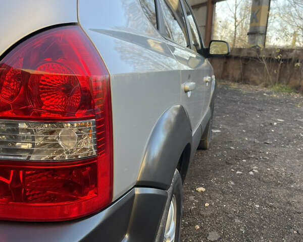 Коричневый Хендай Туксон, объемом двигателя 0 л и пробегом 200 тыс. км за 7150 $, фото 8 на Automoto.ua