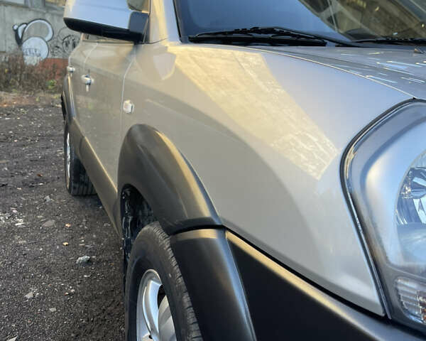 Коричневый Хендай Туксон, объемом двигателя 0 л и пробегом 200 тыс. км за 7150 $, фото 10 на Automoto.ua