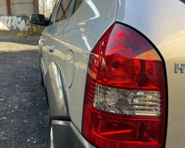 Коричневый Хендай Туксон, объемом двигателя 0 л и пробегом 200 тыс. км за 7150 $, фото 9 на Automoto.ua