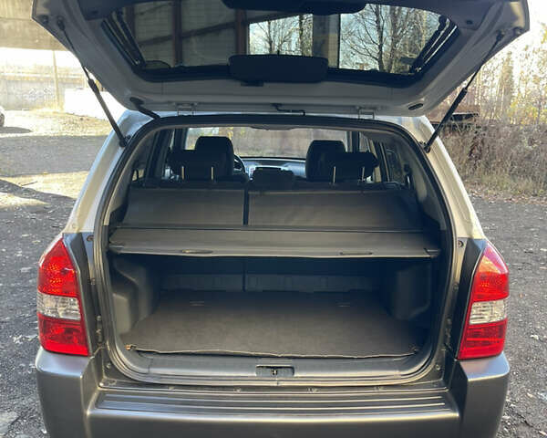 Коричневый Хендай Туксон, объемом двигателя 0 л и пробегом 200 тыс. км за 7150 $, фото 15 на Automoto.ua