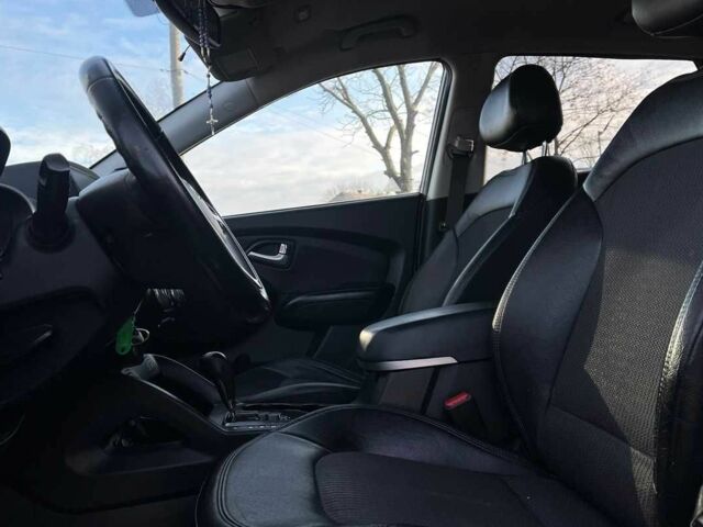 Коричневый Хендай Туксон, объемом двигателя 2.4 л и пробегом 170 тыс. км за 10700 $, фото 9 на Automoto.ua