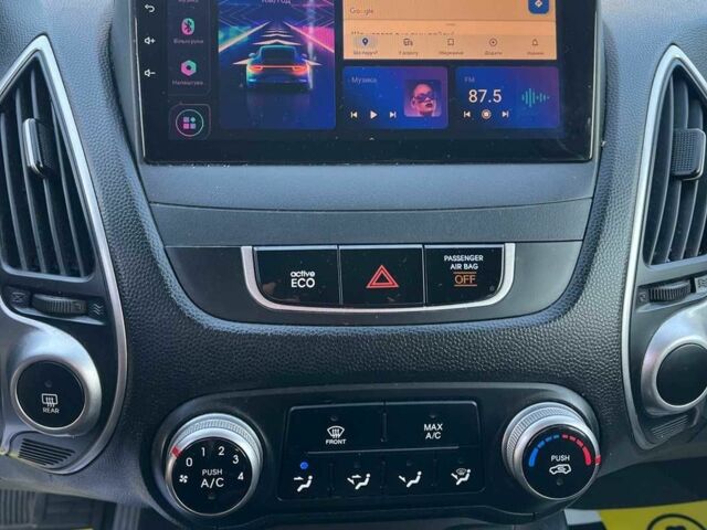 Коричневый Хендай Туксон, объемом двигателя 2.4 л и пробегом 170 тыс. км за 10700 $, фото 13 на Automoto.ua