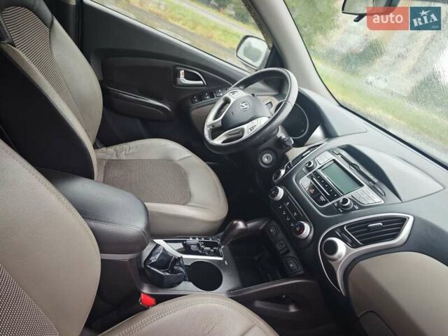 Коричневый Хендай Туксон, объемом двигателя 2.4 л и пробегом 148 тыс. км за 11700 $, фото 27 на Automoto.ua