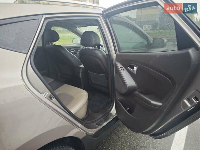 Коричневый Хендай Туксон, объемом двигателя 2.4 л и пробегом 148 тыс. км за 11700 $, фото 24 на Automoto.ua