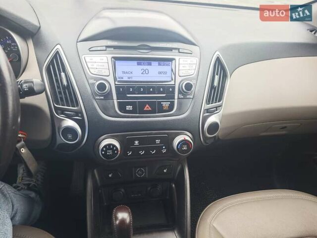 Коричневый Хендай Туксон, объемом двигателя 2.4 л и пробегом 148 тыс. км за 11700 $, фото 31 на Automoto.ua