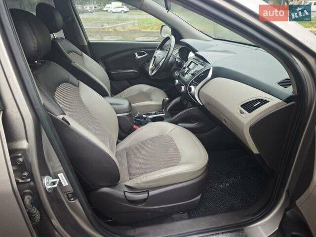 Коричневый Хендай Туксон, объемом двигателя 2.4 л и пробегом 148 тыс. км за 11700 $, фото 26 на Automoto.ua