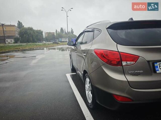 Коричневый Хендай Туксон, объемом двигателя 2.4 л и пробегом 148 тыс. км за 11700 $, фото 7 на Automoto.ua