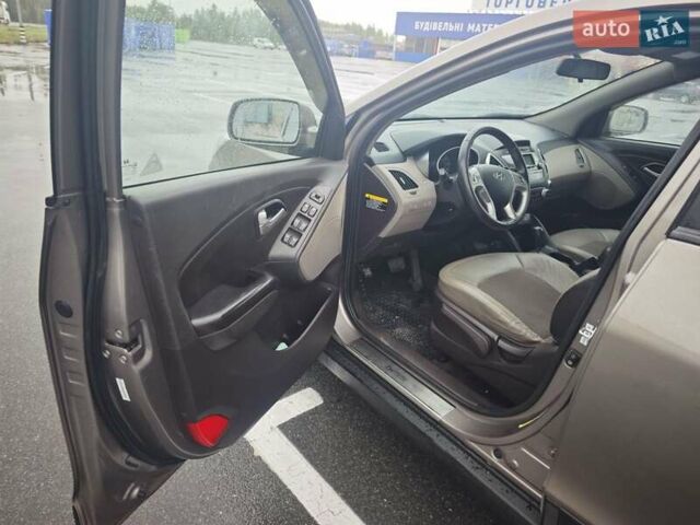 Коричневый Хендай Туксон, объемом двигателя 2.4 л и пробегом 148 тыс. км за 11700 $, фото 14 на Automoto.ua