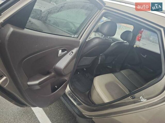 Коричневый Хендай Туксон, объемом двигателя 2.4 л и пробегом 148 тыс. км за 11700 $, фото 20 на Automoto.ua