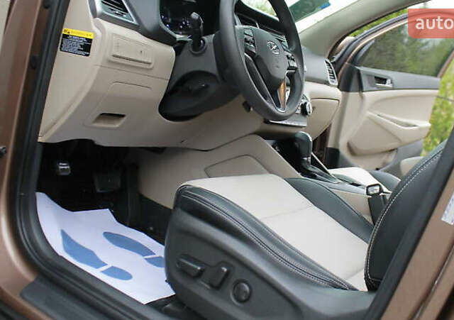 Коричневый Хендай Туксон, объемом двигателя 1.59 л и пробегом 127 тыс. км за 14400 $, фото 3 на Automoto.ua