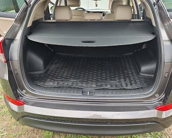 Коричневый Хендай Туксон, объемом двигателя 2 л и пробегом 205 тыс. км за 17200 $, фото 9 на Automoto.ua