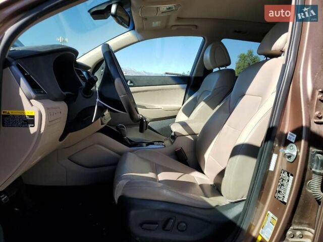 Коричневый Хендай Туксон, объемом двигателя 1.6 л и пробегом 96 тыс. км за 2500 $, фото 6 на Automoto.ua