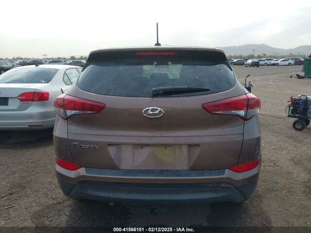 Коричневый Хендай Туксон, объемом двигателя 2 л и пробегом 143 тыс. км за 11550 $, фото 4 на Automoto.ua