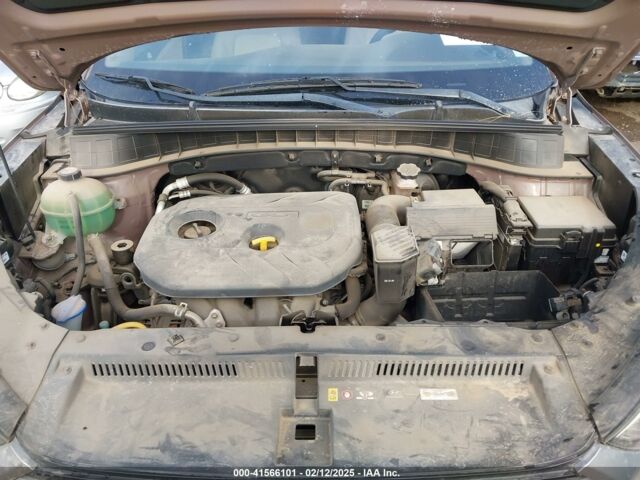 Коричневый Хендай Туксон, объемом двигателя 2 л и пробегом 143 тыс. км за 11550 $, фото 12 на Automoto.ua