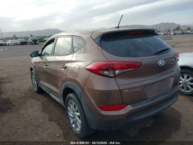 Коричневый Хендай Туксон, объемом двигателя 2 л и пробегом 143 тыс. км за 11550 $, фото 3 на Automoto.ua