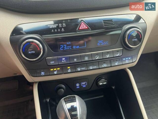 Коричневий Хендай Туксон, об'ємом двигуна 2 л та пробігом 108 тис. км за 18700 $, фото 37 на Automoto.ua