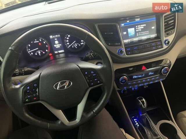 Коричневий Хендай Туксон, об'ємом двигуна 2 л та пробігом 108 тис. км за 18700 $, фото 26 на Automoto.ua