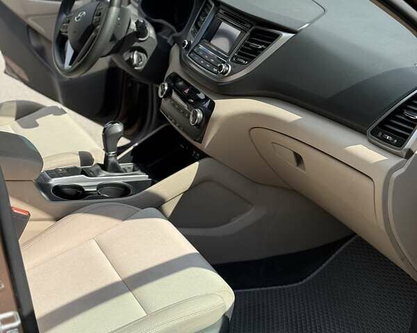 Хендай Туксон 2017 в Харькове на Automoto.ua Коричневый Хендай Туксон, объемом двигателя 2 л и пробегом 78 тыс. км за 14500 $, фото 6 на Automoto.ua