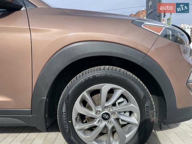 Коричневый Хендай Туксон, объемом двигателя 2 л и пробегом 115 тыс. км за 14200 $, фото 19 на Automoto.ua