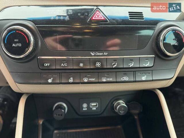 Коричневый Хендай Туксон, объемом двигателя 2 л и пробегом 115 тыс. км за 20990 $, фото 24 на Automoto.ua