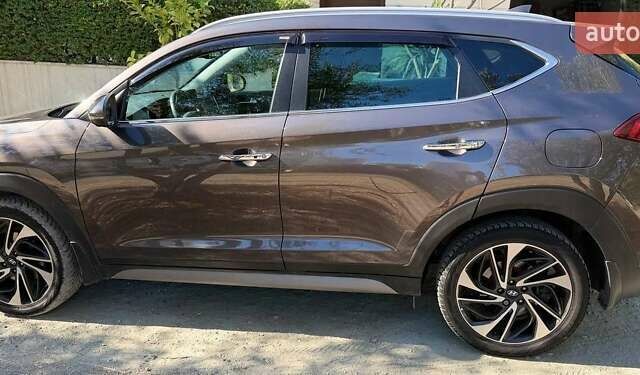 Коричневый Хендай Туксон, объемом двигателя 2 л и пробегом 98 тыс. км за 22000 $, фото 2 на Automoto.ua