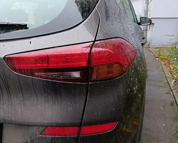 Коричневый Хендай Туксон, объемом двигателя 2 л и пробегом 132 тыс. км за 16500 $, фото 7 на Automoto.ua