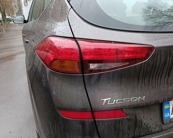 Коричневый Хендай Туксон, объемом двигателя 2 л и пробегом 132 тыс. км за 16500 $, фото 6 на Automoto.ua
