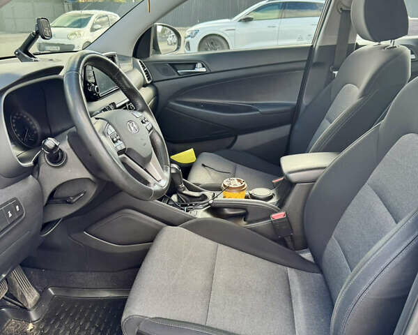 Коричневый Хендай Туксон, объемом двигателя 2 л и пробегом 99 тыс. км за 21000 $, фото 5 на Automoto.ua