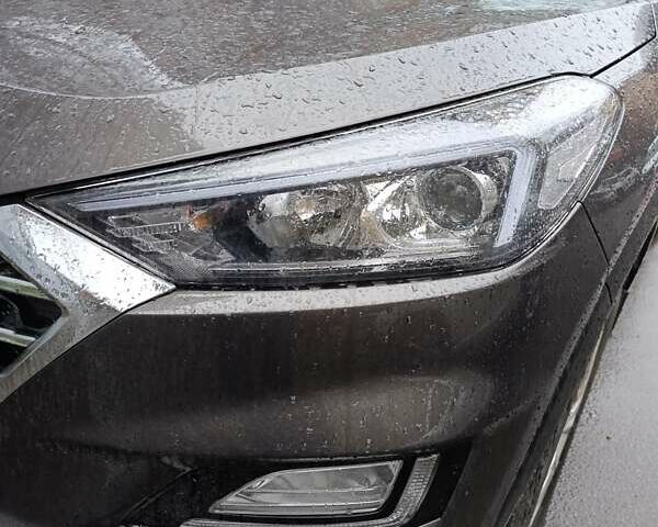 Коричневый Хендай Туксон, объемом двигателя 2 л и пробегом 132 тыс. км за 16500 $, фото 4 на Automoto.ua