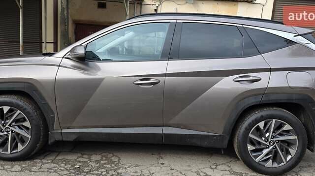 Коричневый Хендай Туксон, объемом двигателя 1.6 л и пробегом 112 тыс. км за 25500 $, фото 4 на Automoto.ua