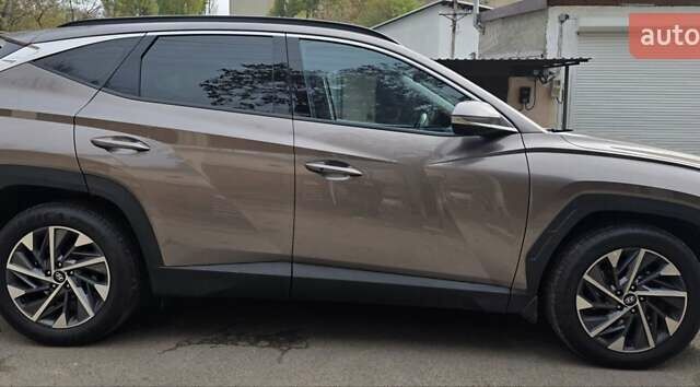 Коричневый Хендай Туксон, объемом двигателя 1.6 л и пробегом 112 тыс. км за 25500 $, фото 3 на Automoto.ua