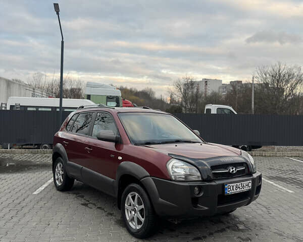 Красный Хендай Туксон, объемом двигателя 2 л и пробегом 255 тыс. км за 6999 $, фото 17 на Automoto.ua