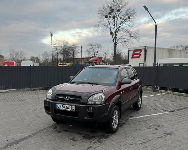 Красный Хендай Туксон, объемом двигателя 2 л и пробегом 255 тыс. км за 6999 $, фото 16 на Automoto.ua