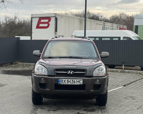 Красный Хендай Туксон, объемом двигателя 2 л и пробегом 255 тыс. км за 6999 $, фото 25 на Automoto.ua