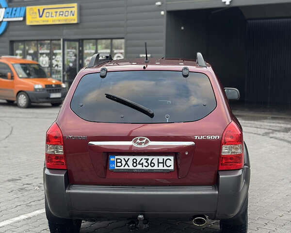 Красный Хендай Туксон, объемом двигателя 2 л и пробегом 255 тыс. км за 6999 $, фото 21 на Automoto.ua