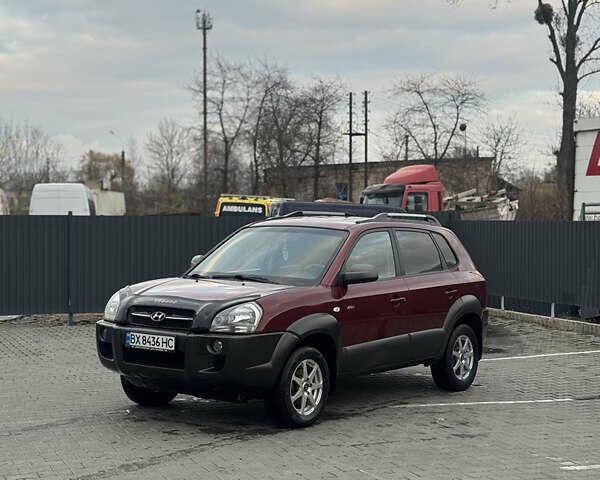 Красный Хендай Туксон, объемом двигателя 2 л и пробегом 255 тыс. км за 6999 $, фото 26 на Automoto.ua