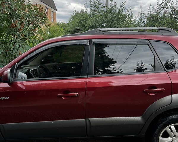 Красный Хендай Туксон, объемом двигателя 1.98 л и пробегом 132 тыс. км за 7850 $, фото 16 на Automoto.ua