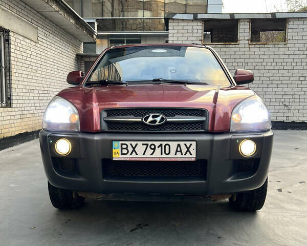 Красный Хендай Туксон, объемом двигателя 1.98 л и пробегом 160 тыс. км за 7900 $, фото 19 на Automoto.ua
