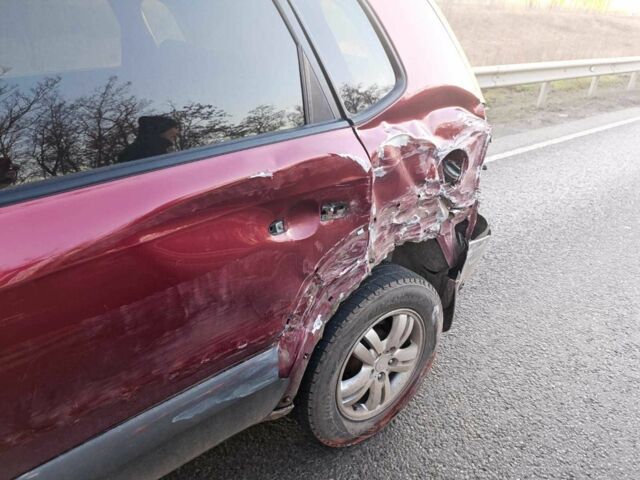 Красный Хендай Туксон, объемом двигателя 2 л и пробегом 170 тыс. км за 4000 $, фото 1 на Automoto.ua