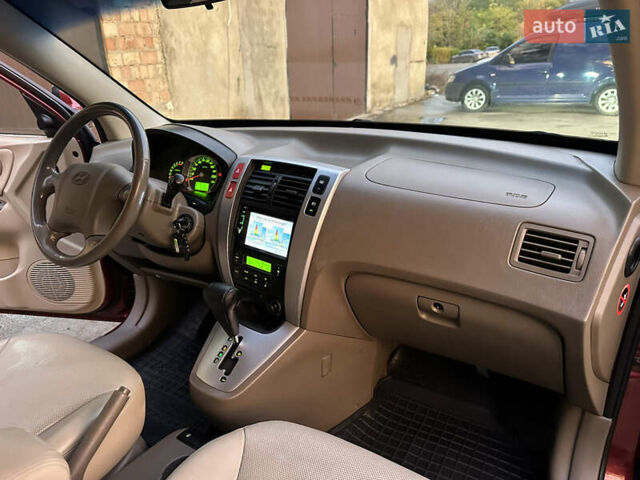 Красный Хендай Туксон, объемом двигателя 1.99 л и пробегом 145 тыс. км за 7999 $, фото 35 на Automoto.ua