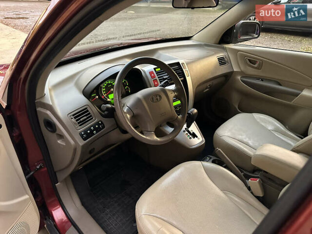 Красный Хендай Туксон, объемом двигателя 1.99 л и пробегом 145 тыс. км за 7999 $, фото 20 на Automoto.ua
