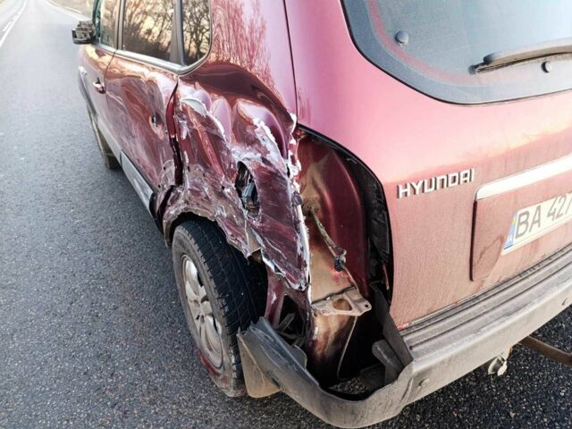 Красный Хендай Туксон, объемом двигателя 2 л и пробегом 170 тыс. км за 4000 $, фото 3 на Automoto.ua