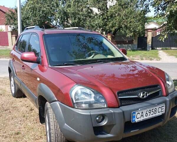 Красный Хендай Туксон, объемом двигателя 1.98 л и пробегом 138 тыс. км за 8899 $, фото 10 на Automoto.ua