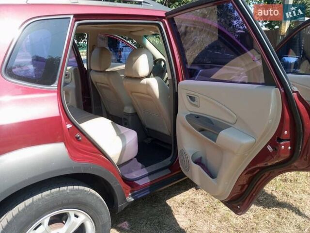 Красный Хендай Туксон, объемом двигателя 1.98 л и пробегом 138 тыс. км за 8899 $, фото 11 на Automoto.ua