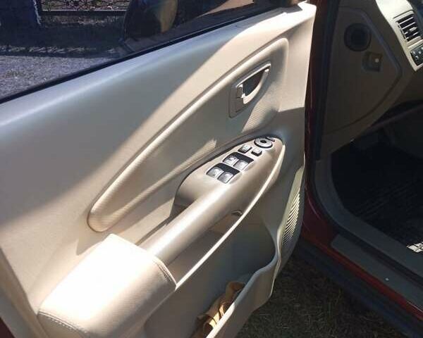 Красный Хендай Туксон, объемом двигателя 1.98 л и пробегом 138 тыс. км за 8899 $, фото 3 на Automoto.ua