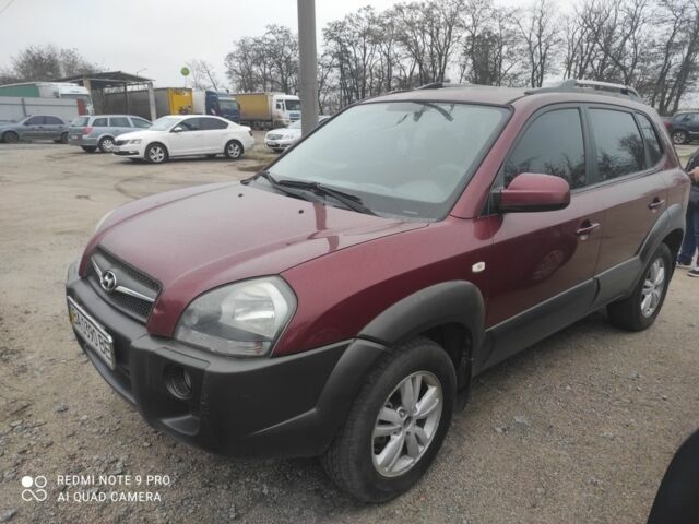 Красный Хендай Туксон, объемом двигателя 2 л и пробегом 207 тыс. км за 8479 $, фото 1 на Automoto.ua